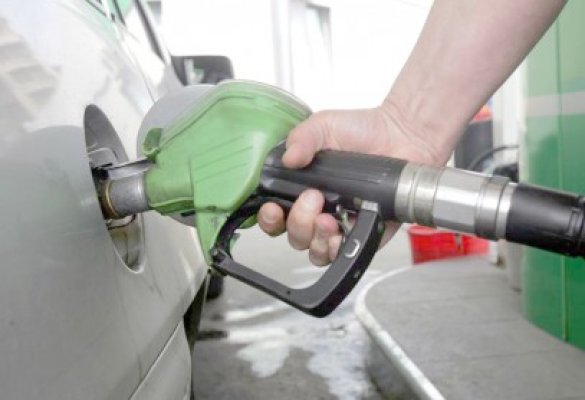 Preţul benzinei a coborât sub 6 lei pe litru